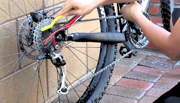 Read more about the article 5 Easy And Efficient Steps On How To Clean Bike Chain