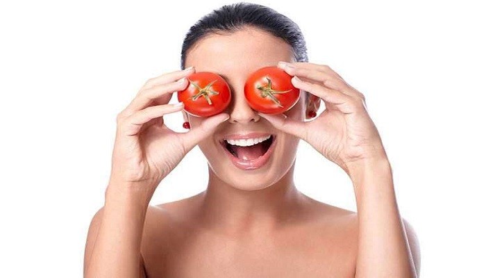 Tomatoes method for dark circles