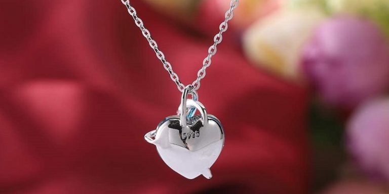 These Cheap Necklaces Can Make Ordinary Clothes Look Good