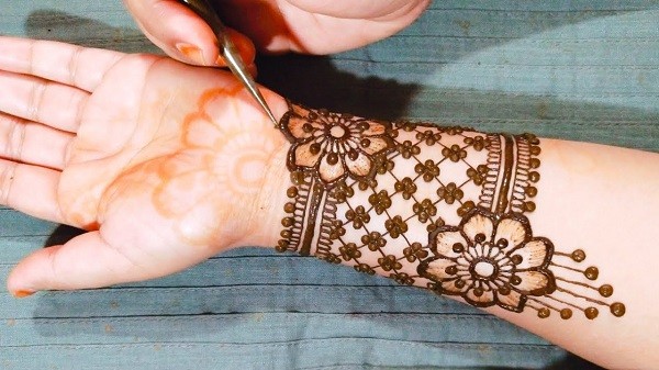 Front Hand Mehndi Designs