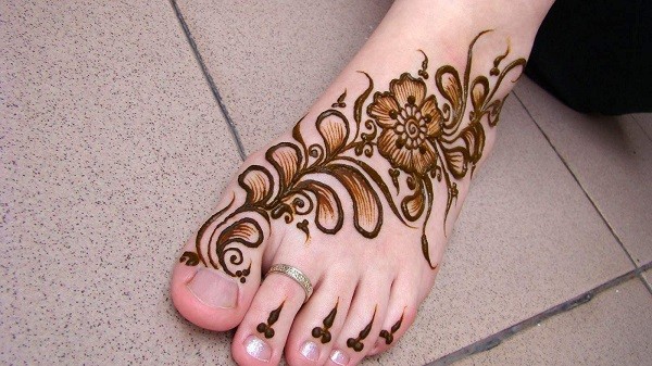 Leg Mehndi Design