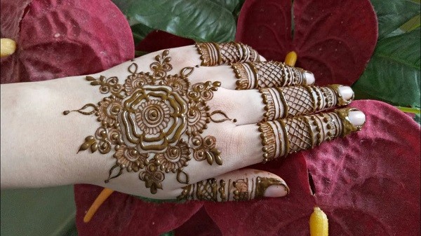 Round Mehndi Design