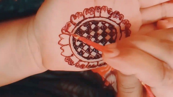 Round Mehndi Design