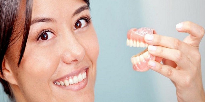 Read more about the article Issues Associated With Dentures