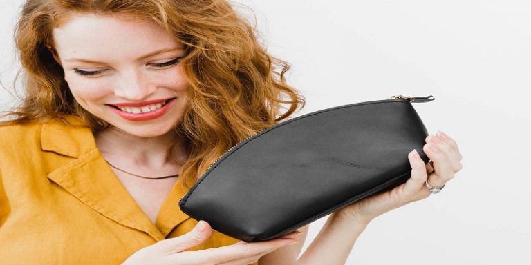 Things To Consider When Choose Makeup Organizer Pouch