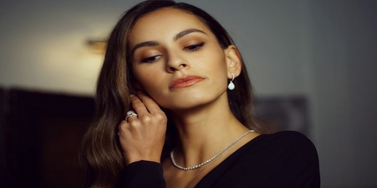 How To Choose The Perfect Earrings For Your Face Shape