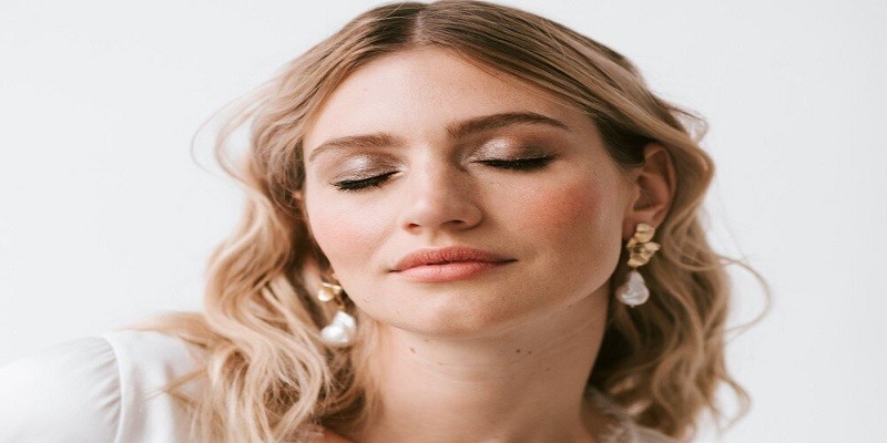 Read more about the article Why Should You Buy Unique Earrings Online?