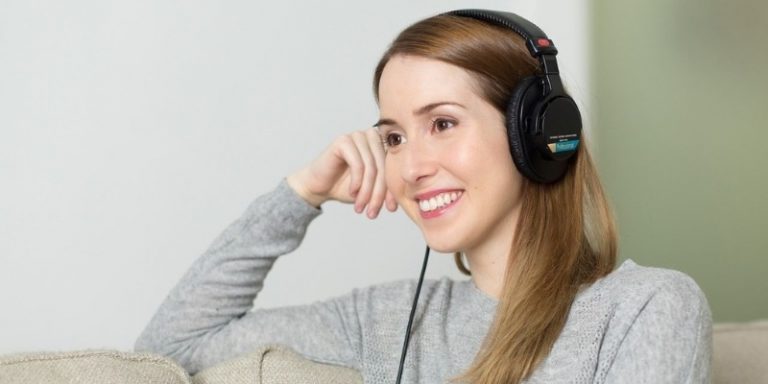 How To Wear Headphones With Long Hair