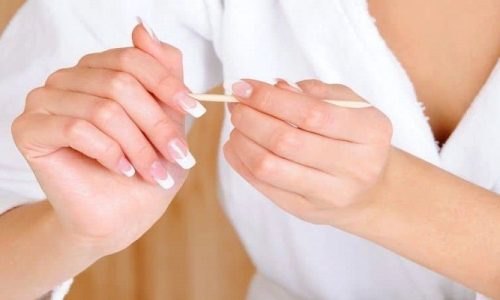 Can You Use Eyelash Glue For Fake Nails?