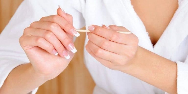 Can You Use Eyelash Glue For Fake Nails