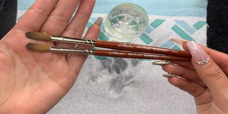How To Clean Acrylic Nail Brushes