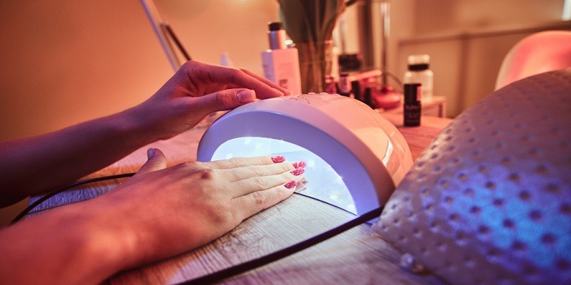 You are currently viewing Can You Dry Regular Nail Polish With Led Light?