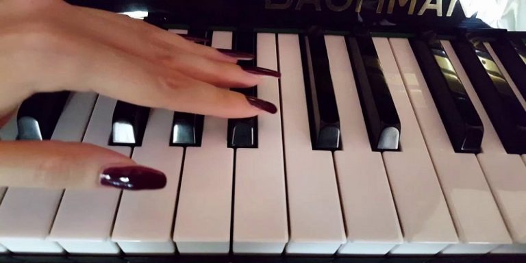 Can You Play Piano With Long Nails