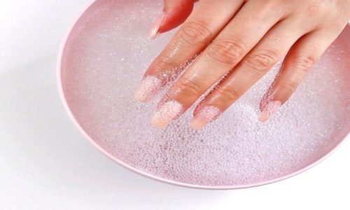 How To Remove Fake Nails With Hot Water?