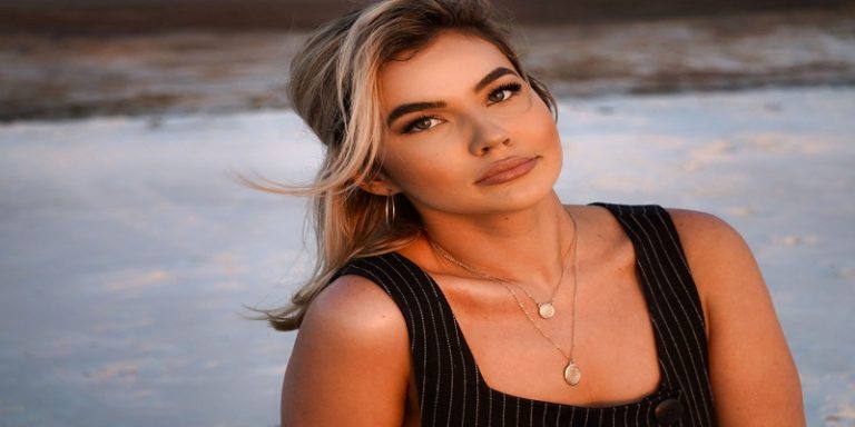 how to pack necklaces for travel