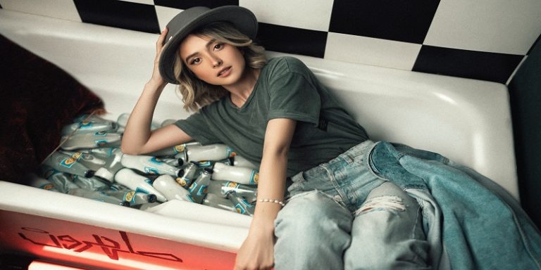 How To Style With An Oversized T-Shirt
