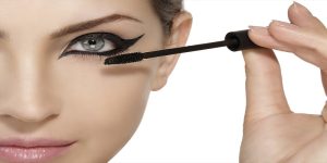 Read more about the article How Soon After Cataract Surgery Can I Wear Eye Makeup?