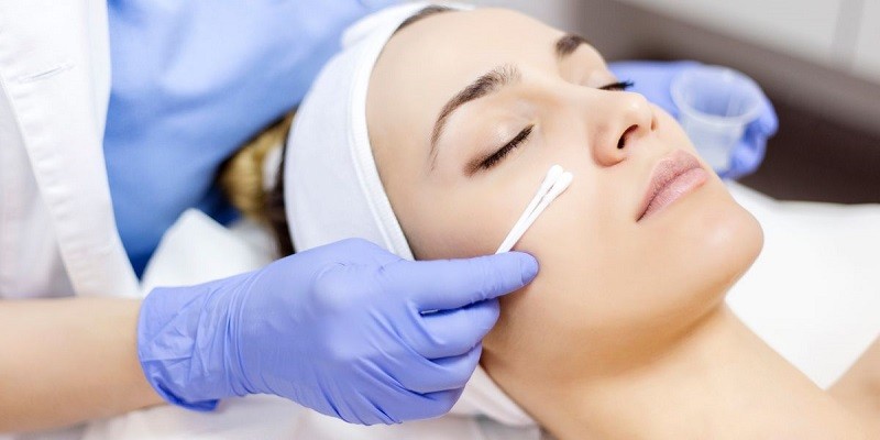 You are currently viewing Can You Wear Makeup After A Chemical Peel?