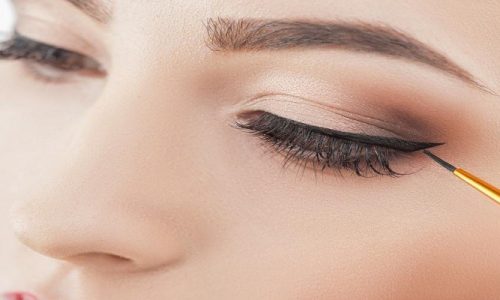 Can You Wear Makeup With Eyelash Extensions?