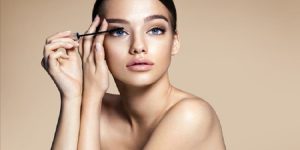 Read more about the article Does Makeup Age Your Skin?