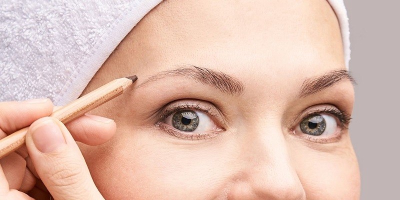 How To Lighten Eyebrows With Makeup: A Comprehensive Guide