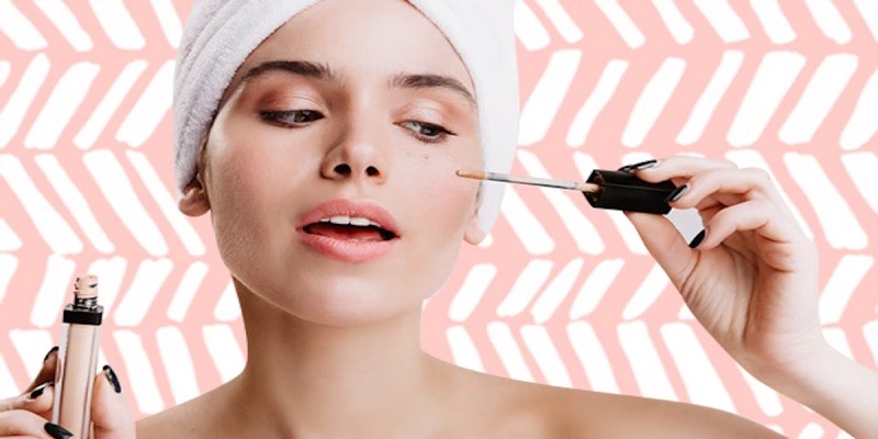 How To Stop Makeup From Creasing: Tips And Tricks