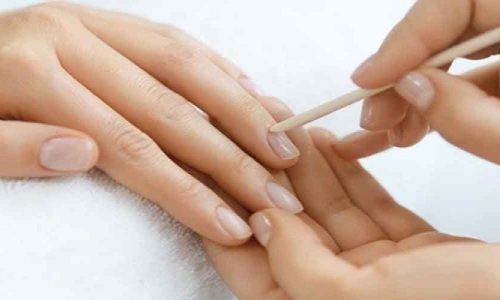 How to Protect Your Nail Polish After Painting?