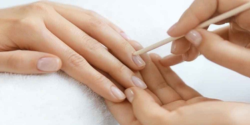 How to Protect Your Nail Polish After Painting?