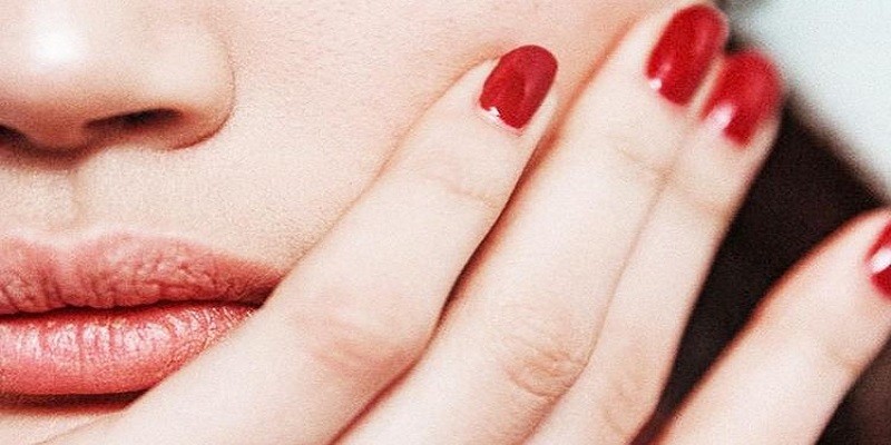 The Ultimate Guide to Restoring the Shine of Your Dip Nails