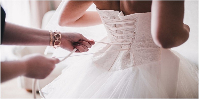 Read more about the article All The Dos and Donts of Purchasing a Wedding Dress