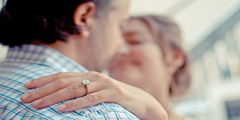 How to Choose the Perfect Men's Wedding and Engagement Ring