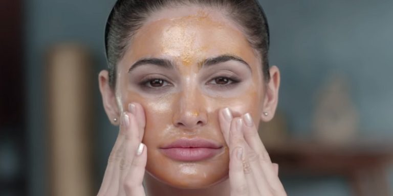 How To Apply A Facial Mask For Your Skincare