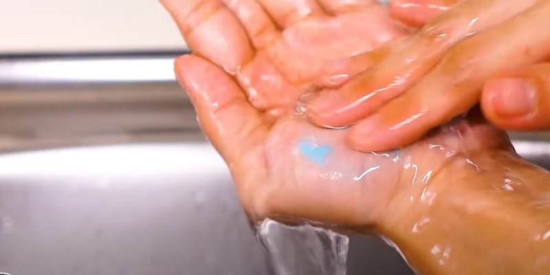 You are currently viewing How To Clean Food Coloring From Skin?