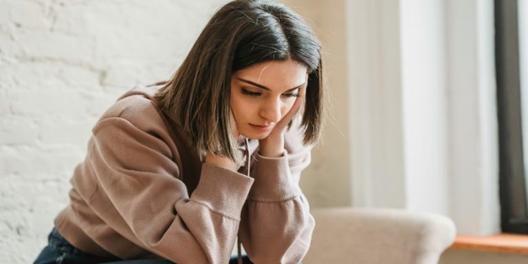 Helpful Tips for Women Dealing With Postpartum Hair Loss