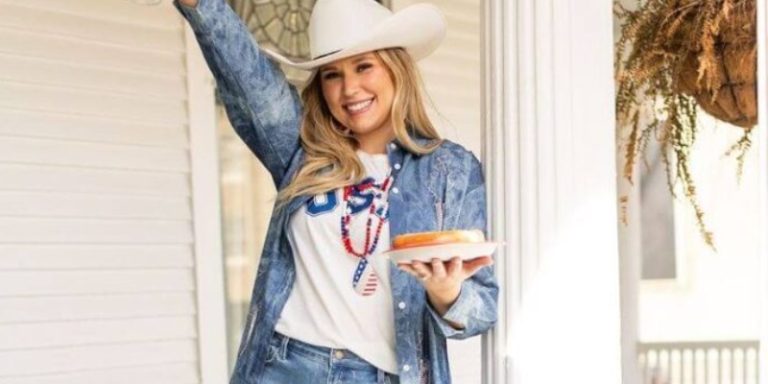 Cute Cowgirl Outfit Ideas With Shorts: Trendy Styles