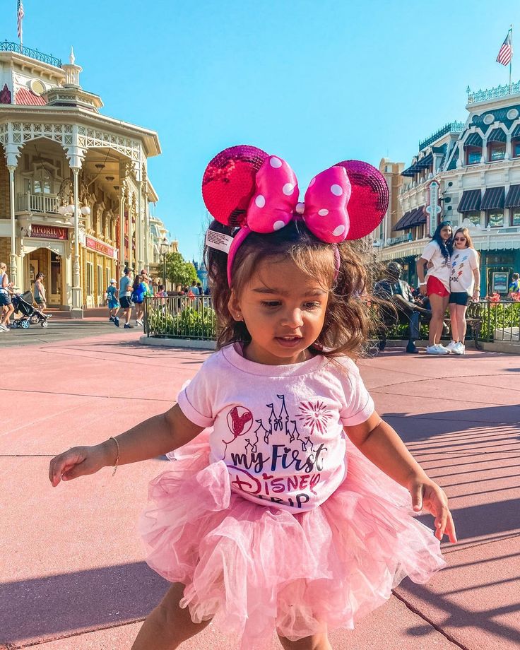 You are currently viewing Toddler Girl Disney Outfit Ideas: Magical Looks Unveiled!