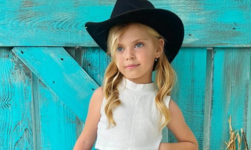 Cowgirl Outfit Ideas For Little Girls: Chic & Adorable