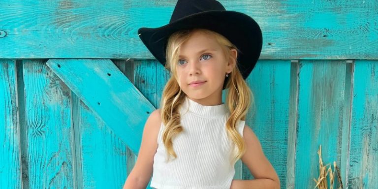 Cowgirl Outfit Ideas For Little Girls: Chic & Adorable