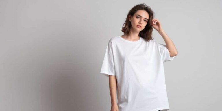 styling oversized clothes like a pro
